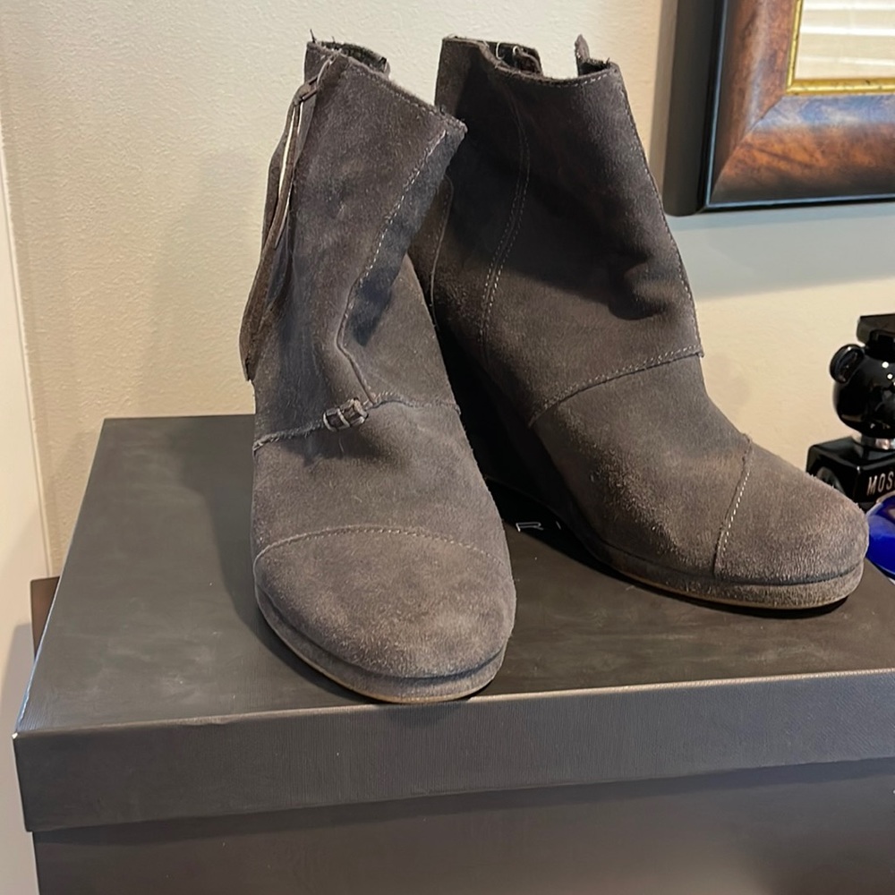 Toms Wedge Ankle Boots Gray Suede Size 8